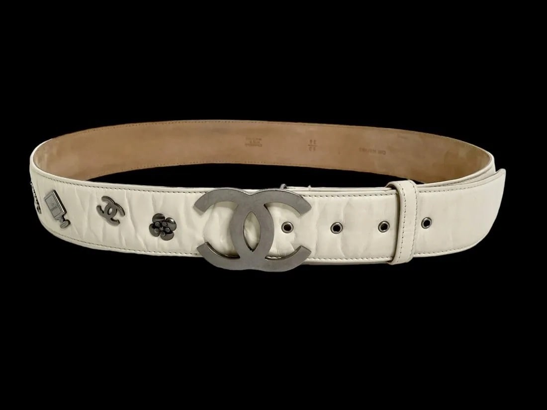 CHANEL LEATHER BELT: Good used condition. Estimate $600-800
