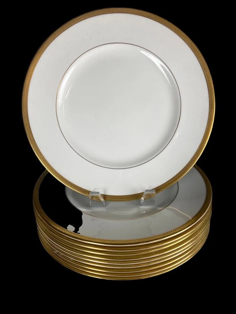 SET OF 10 WEDGWOOD SENATOR PORCELAIN DINNER PLATES: Measure 10.5 inches diameter. All in good condition. Estimate $500-600