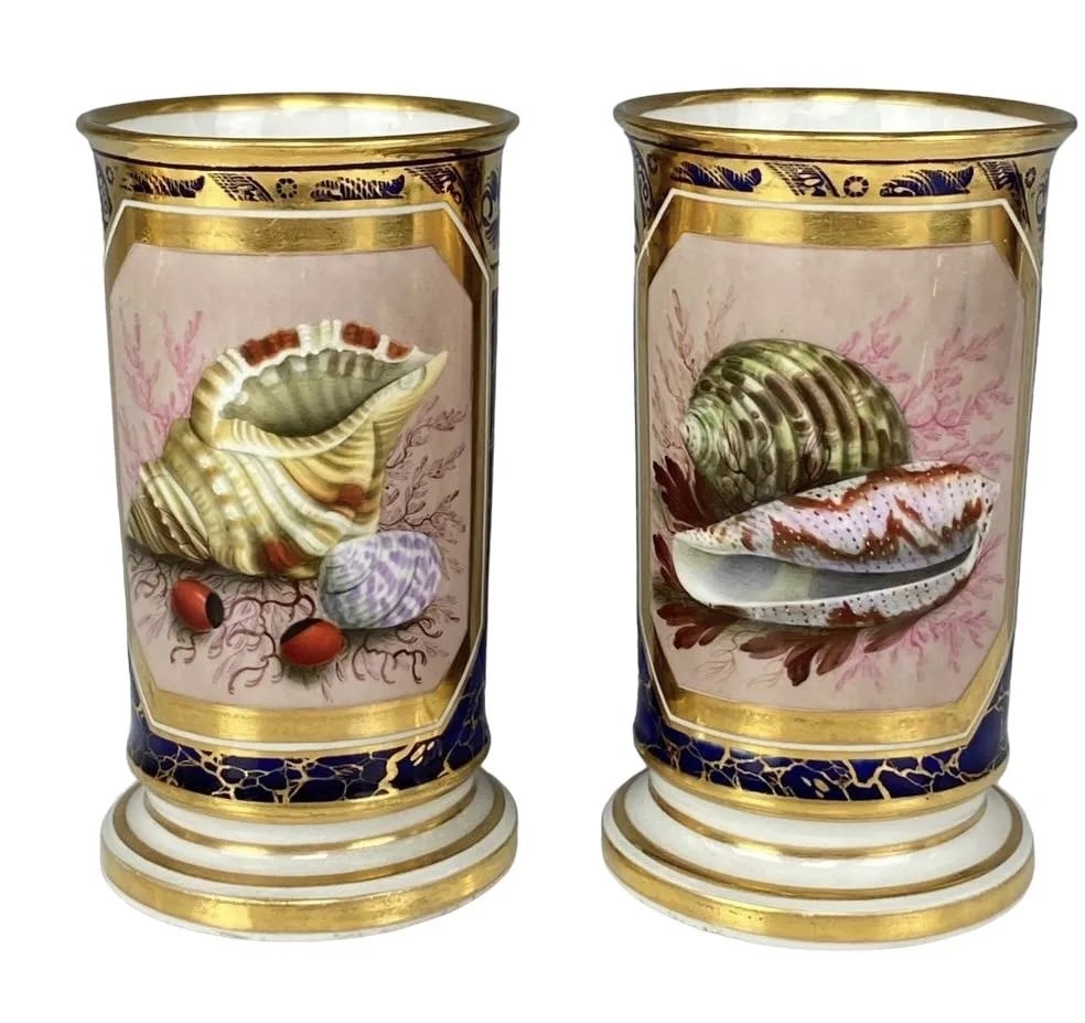 A PAIR OF FLIGHT AND BARR WORCESTER VASES CIRCA 1880 (1 of 8)