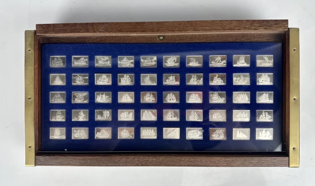 FRANKLIN MINT STERLING CLASSIC SAILING SHIPS IGNOTS: All sterling silver ignots , in original gift box. Estimate $800-1.000