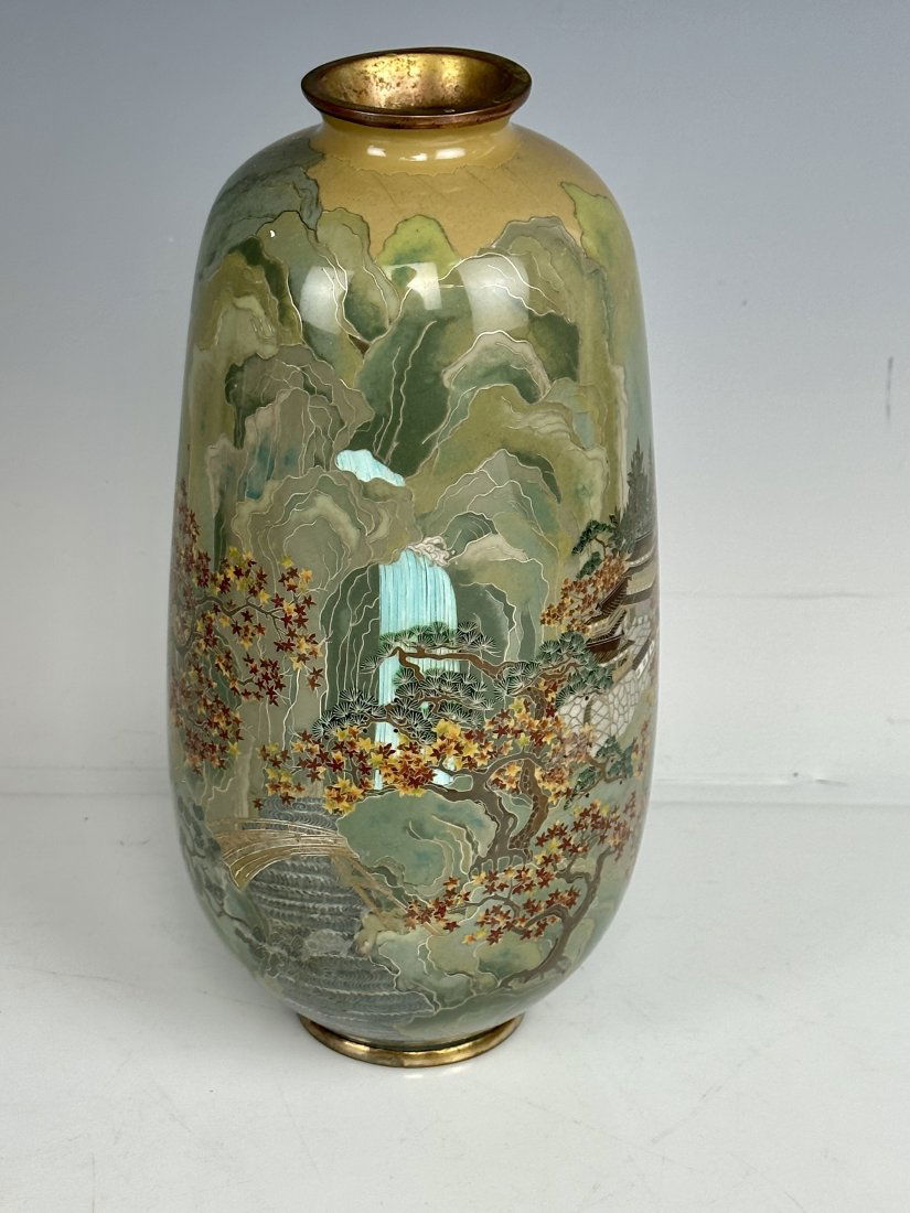A JAPANESE ENAMEL MORIAGE VASE (1 of 5)