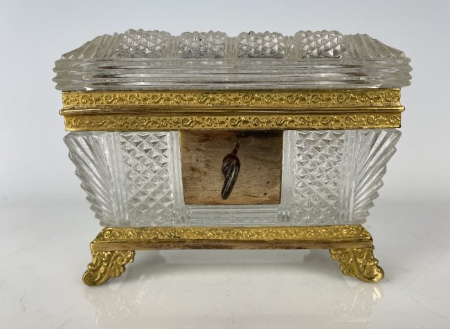 A MAGNIFICENT EMPIRE DORE BRONZE AND BACCARAT CRYSTAL BOX: Circa 1830. Measures 4.5 x 2.6 x 3 inches. With key. In good condition . Estimate $800-1.000