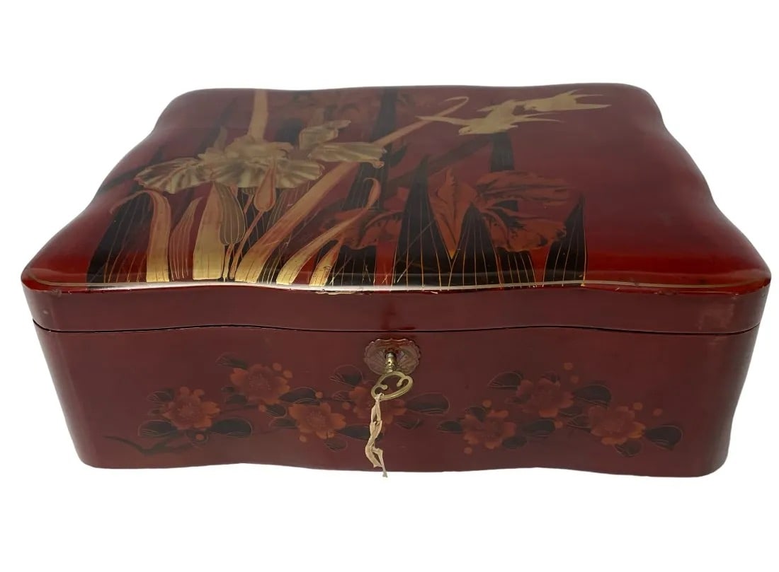 JAPANESE GOLD LAQUER BOX SIGNED (1 of 1)
