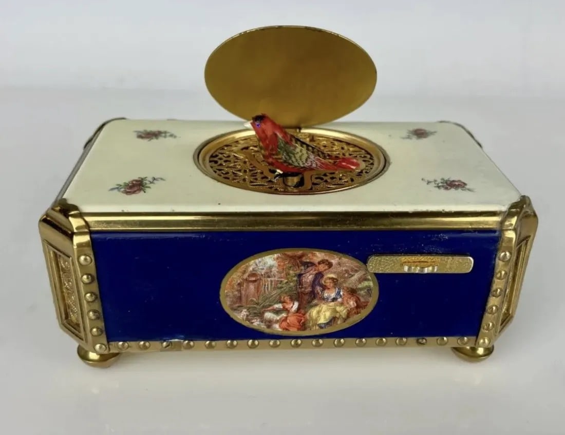 ROGUE SWISS AUTOMATED BIRD BOX (1 of 5)