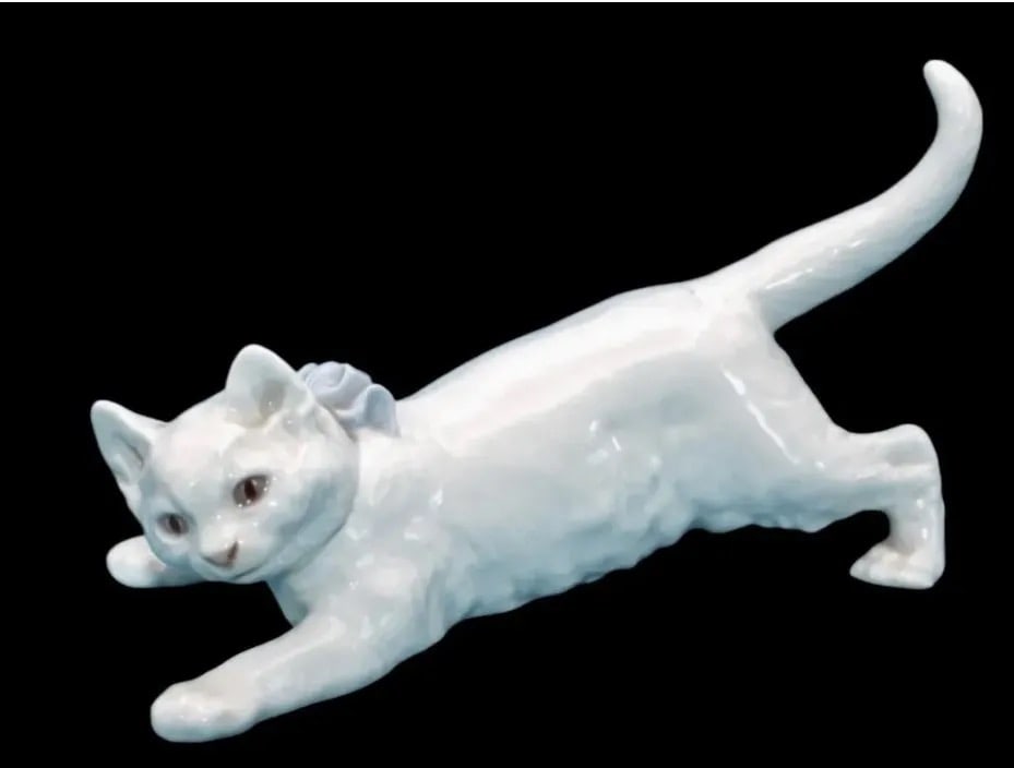 MEISSEN PORCELAIN CAT (1 of 3)