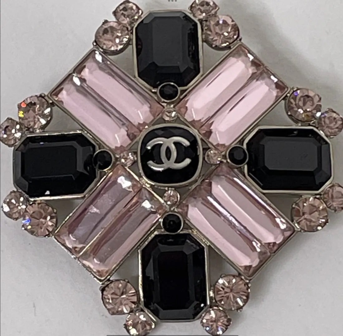 CHANEL BROACH PIN (1 of 4)
