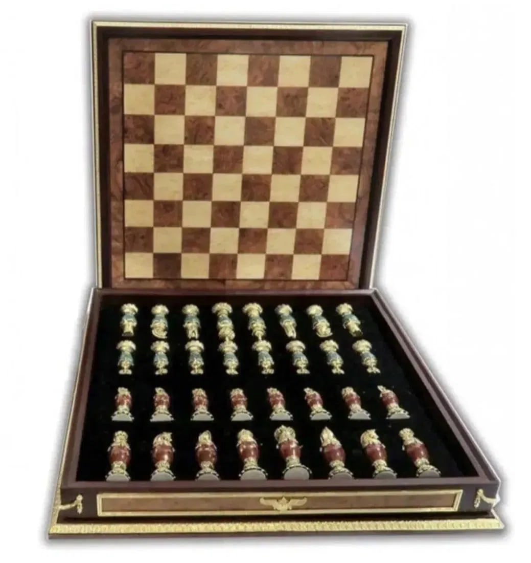 IMPERIAL FABERGE JEWELLED AND ENAMEL CHESS SET: consisting of green and burgundy jeweled body chess set with 24k gold plated headpieces, inspired by the jeweled eggs of Faberge, produced by the Franklin Mint and designed by The House of Faberge, ho