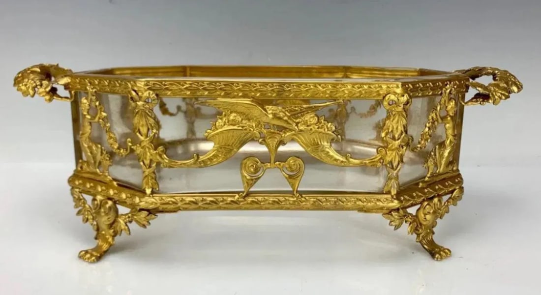 AN IMPOSING ORMOLU MOUNTED BACCARAT CENTREPIECE (1 of 2)