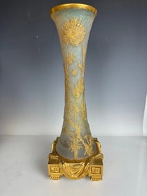 A DAUM NANCY ART GLASS VASE MOUNTED ON ORMOLU BASE