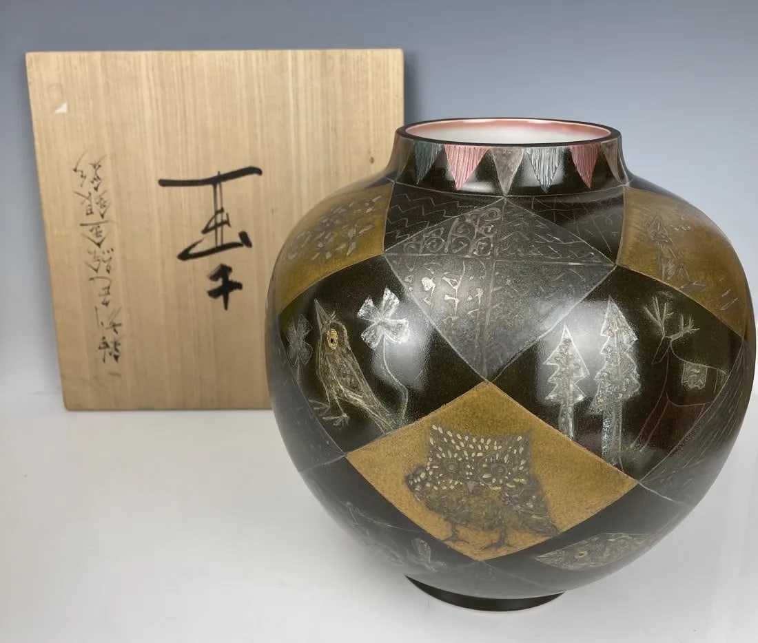 JAPANESE SIGNED STUDIO POTTERY (1 of 5)