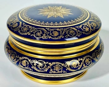 A SEVRES STYLE BOX AND COVER