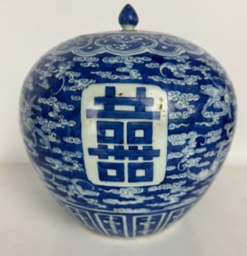 CHINESE BLUE AND WHITE PORCELAIN JAR AND COVER