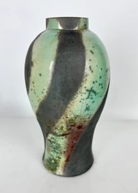 ANTIQUE CHINESE PORCELAIN VASE
