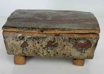 ANTIQUE CHINESE PORCELAIN BOX