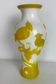 CHINESE PENKINESE GLASS VASE