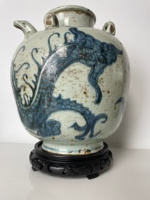 ANTIQUE CHINESE PORCELAIN JUG