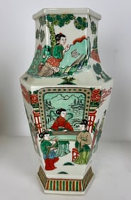 LARGE CHINESE PORCELAIN VASE