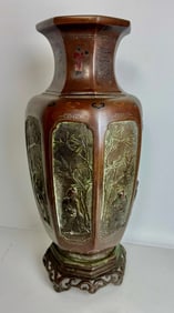 A LARGE ANTIQUE CHINESE BRONZE VASE