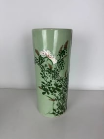 CHINESE PORCELAIN VASE