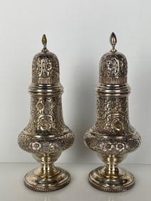 A PAIR OF ENGLISH STERLING SILVER SALT AND PEPPER SHAKERS