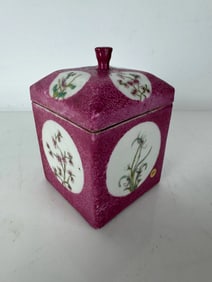 CHINESE PORCELAIN TEA CADDY AND COVER