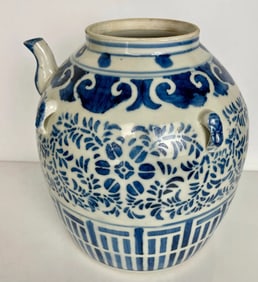 ANTIQUE CHINESE PORCELAIN JUG