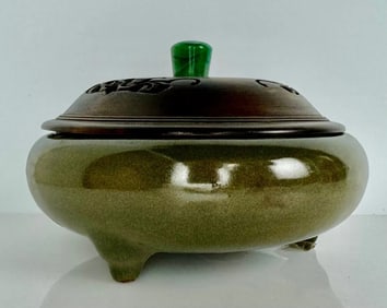 CHINESE PORCELAIN JAR AND COVER