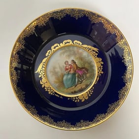 19TH C. MEISSEN BLUE GROUND NUT DISH