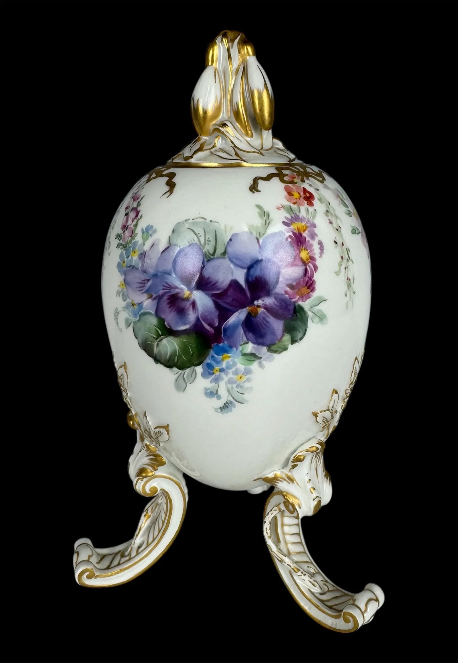 19TH C. BERLIN KPM EGG: Measures 5.5 inches tall. In excellent condition. Estimate $500-600