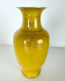 ANTIQUE CHINESE PORCELAIN VASE