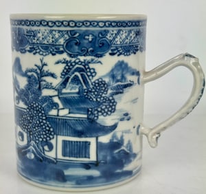 CHINESE EXPORT BLUE AND WHITE TANKARD