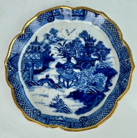 CHINESE EXPORT BLUE AND WHITE DISH