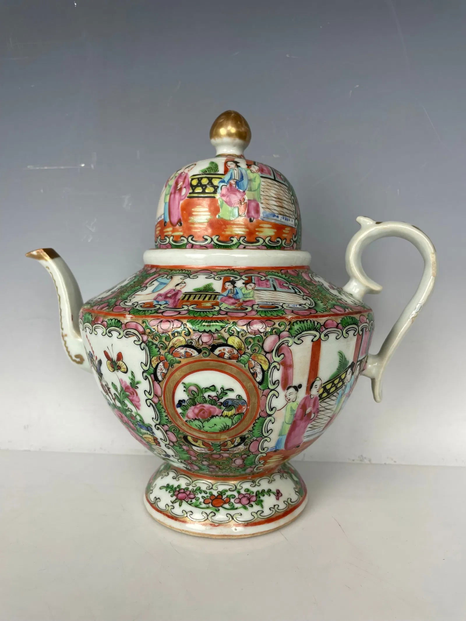 ANTIQUE CHINESE FAMILLE ROSE CANTON PORCELAIN TEAPOT (1 of 6)