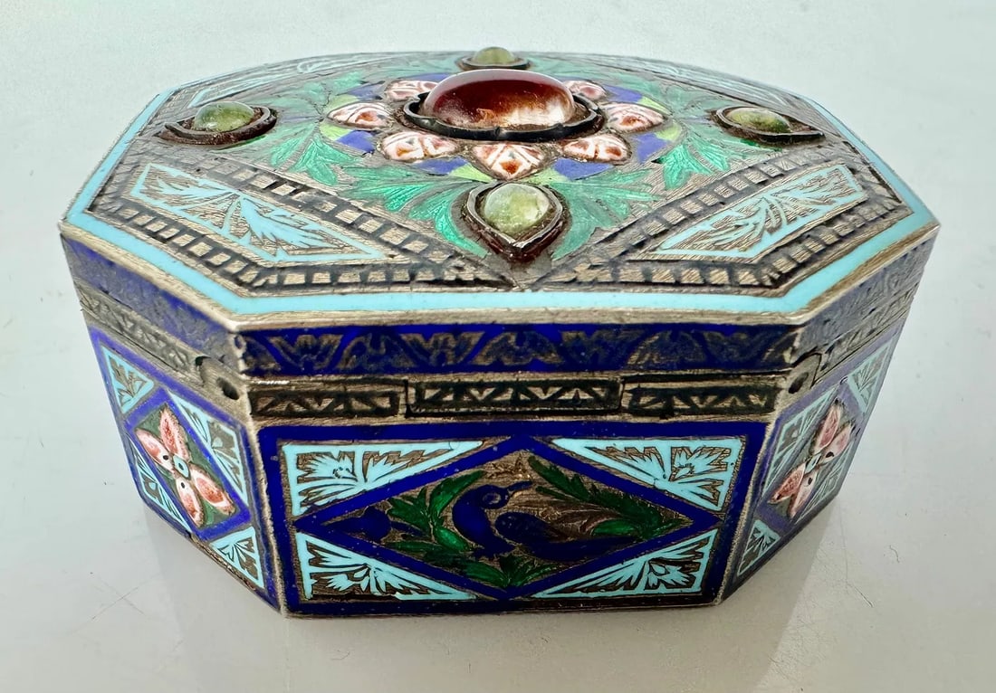19TH C. AUSTRIAN SILVER ENAMEL PILL BOX: Hall marked . Measures 2 inches x 1.7 inches . In good condition. Estimate $700-900