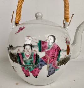 CHINESE PORCELAIN TEAPOT