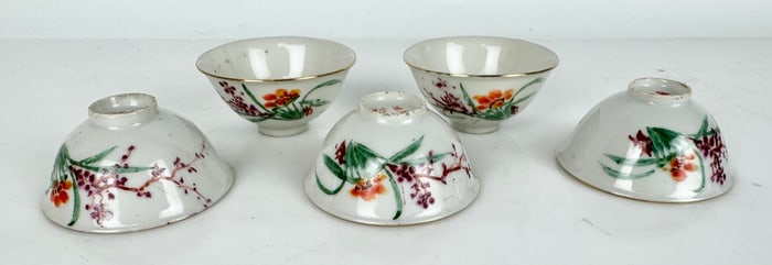 SET OF 5 CHINESE PORCELAIN SAKE CUPS