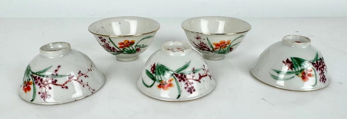 SET OF 5 CHINESE PORCELAIN SAKE CUPS