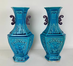 A LARGE PAIR OF CHINESE PORCELAIN VASES
