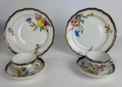 A PAIR OF MEISSEN DEMITASSE CUP AND SAUCERS & CAKE PLATES