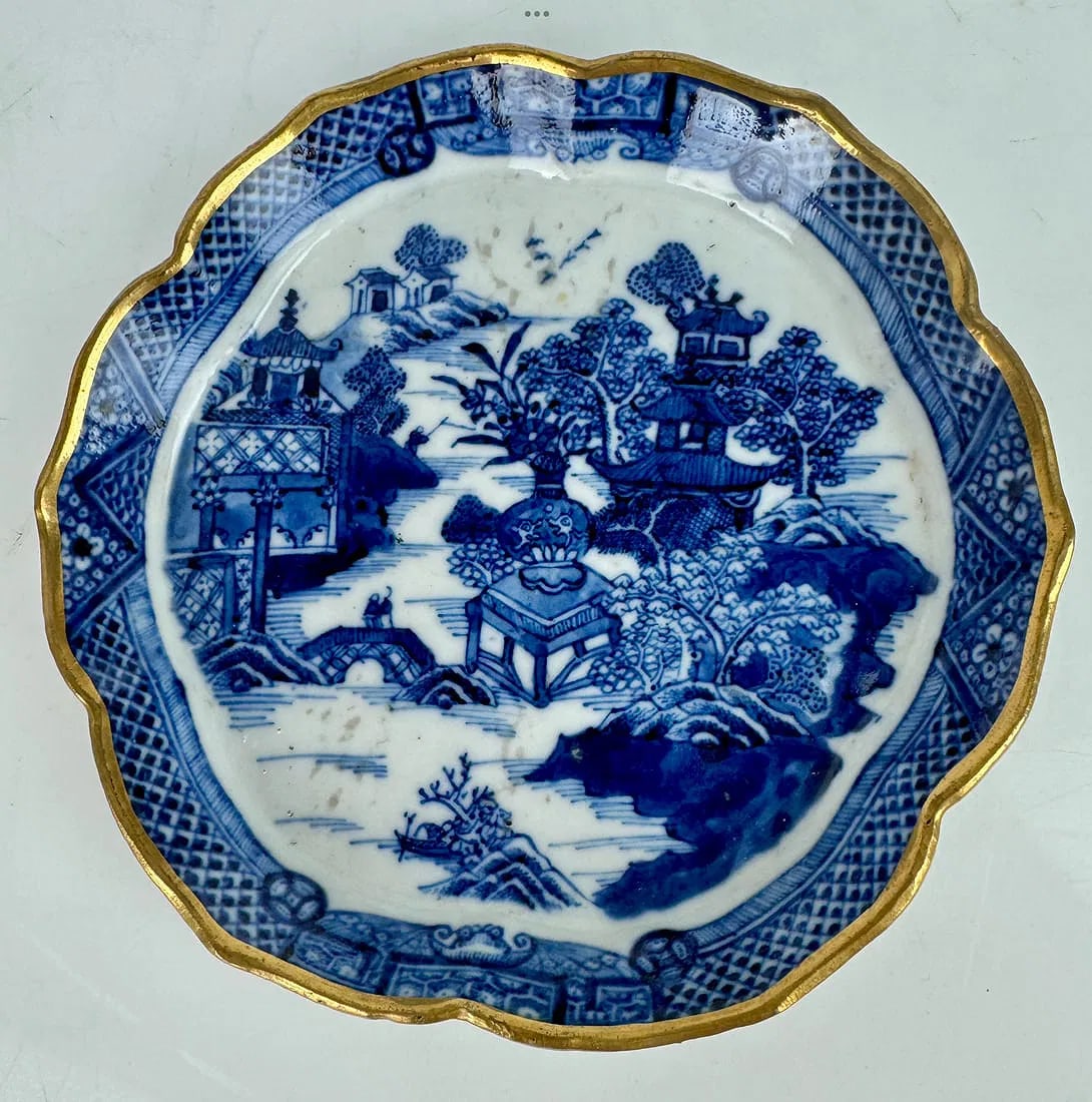 CHINESE EXPORT BLUE AND WHITE DISH: Circa 1800. Measures 6 inches . In excellent condition. Estimate $250-300