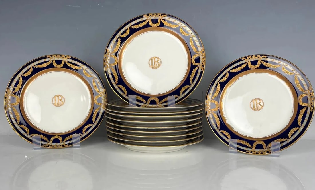 SET OF 11 BERLIN KPM PORCELAIN DINNER PLATES: Circa 1900. Measure 9.5 inches D. Estimate $1000-1500