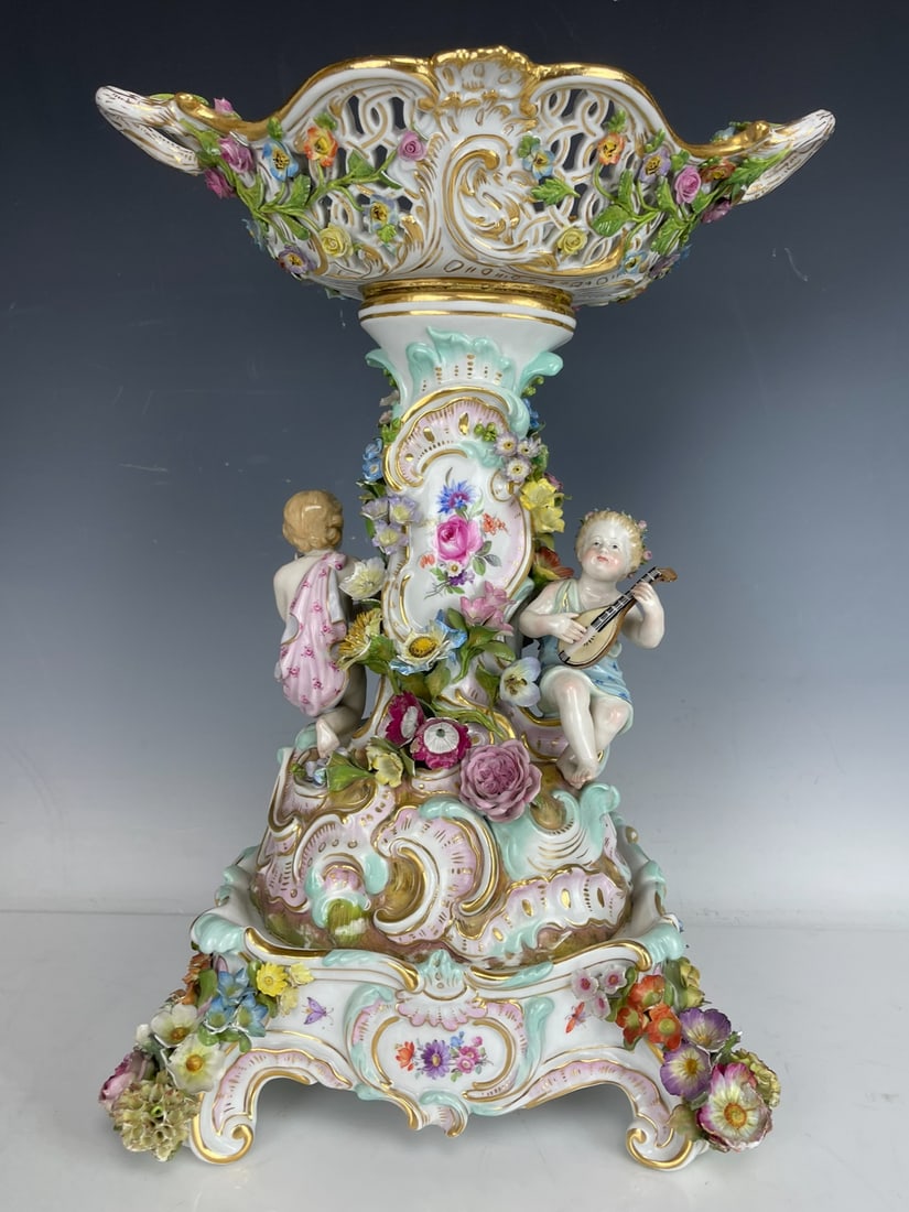 A LARGE 19TH C. MEISSEN CENTERPIECE ON STAND (1 of 5)