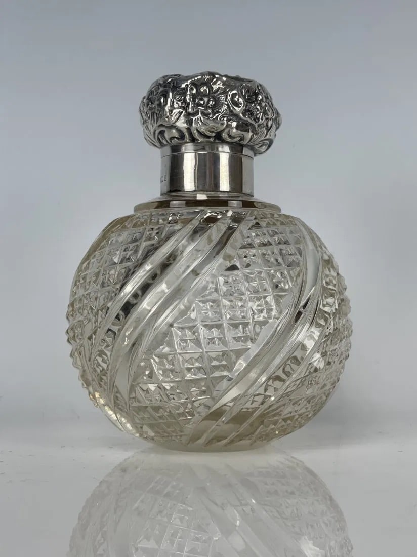 ENGLISH STERLING SILVER AND CRYSTAL PERFUNE BOTTLE: Hallmarked , with makers initials. Good condition. Estimate $250-300