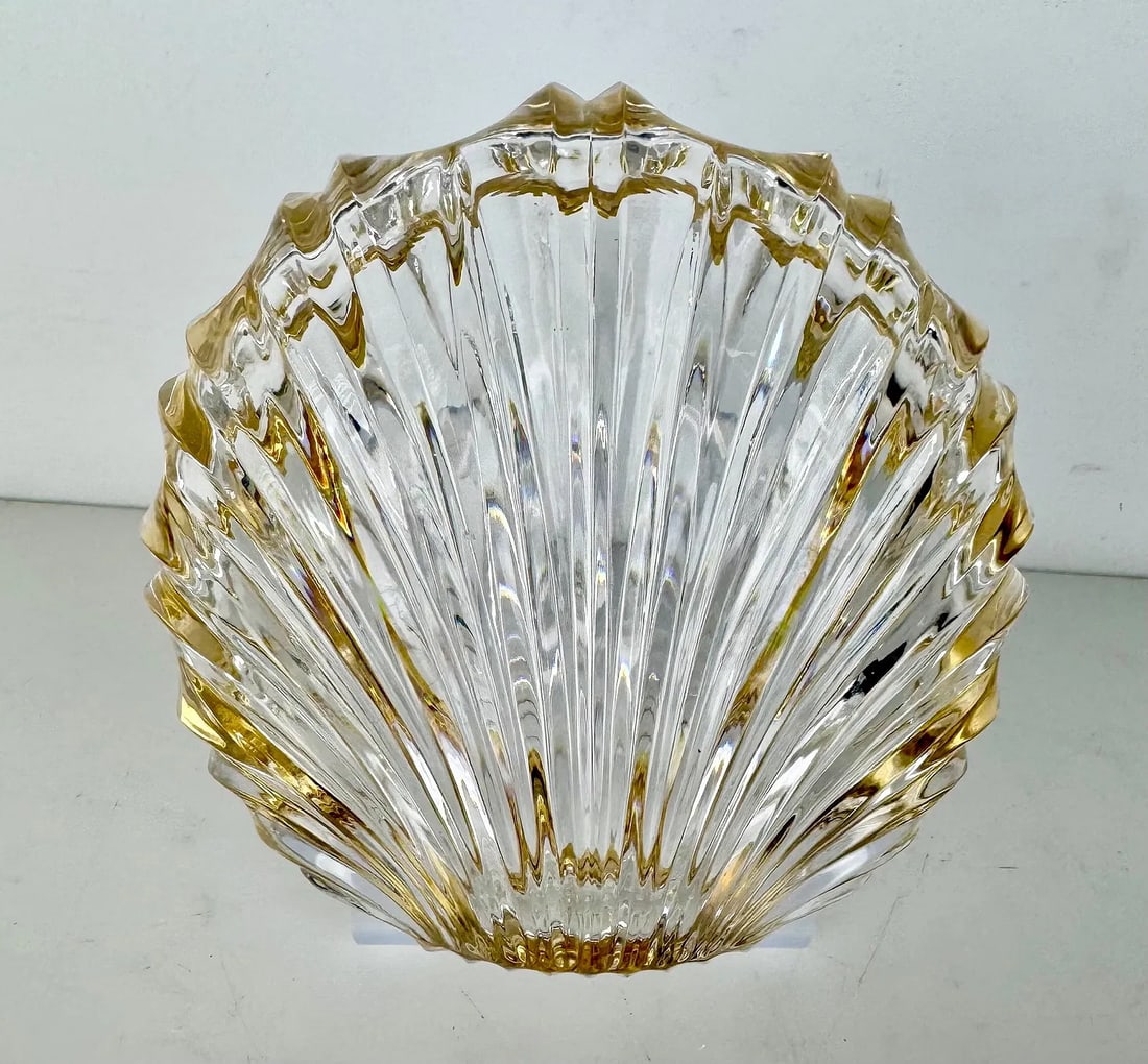 A SHELL SHAPED ORMOLU MOUNTED CRYSTAL BOX (1 of 3)