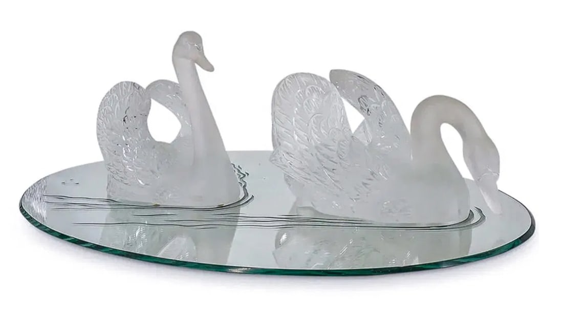A PAIR OF LALIQUE SWANS (1 of 3)