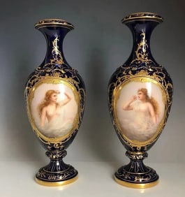 A LARGE PAIR OF ROYAL VIENNA VASES