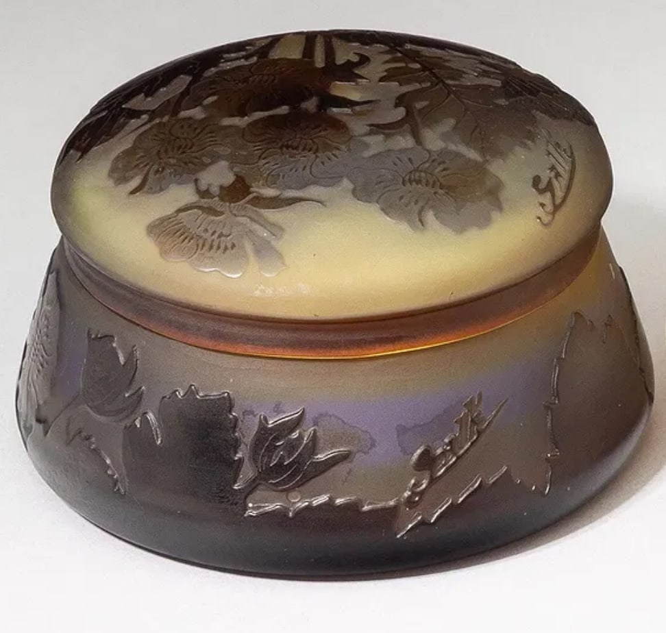 GALLE CAMEO GLASS BOX AND COVER (1 of 2)