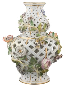 19TH C. RETICULATED FLOWER ENCRUSTED MEISSEN VASE