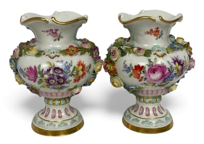 A PAIR OF MINIATURE MEISSEN VASES