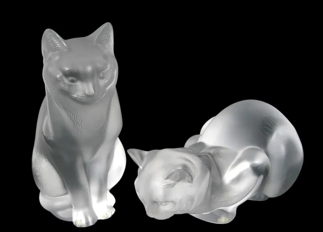 PAIR OF LALIQUE CRYSTAL CATS: Both signed Lalique France, tallest 9 inches high. Both in good condition. Estimate $1.200-1.500